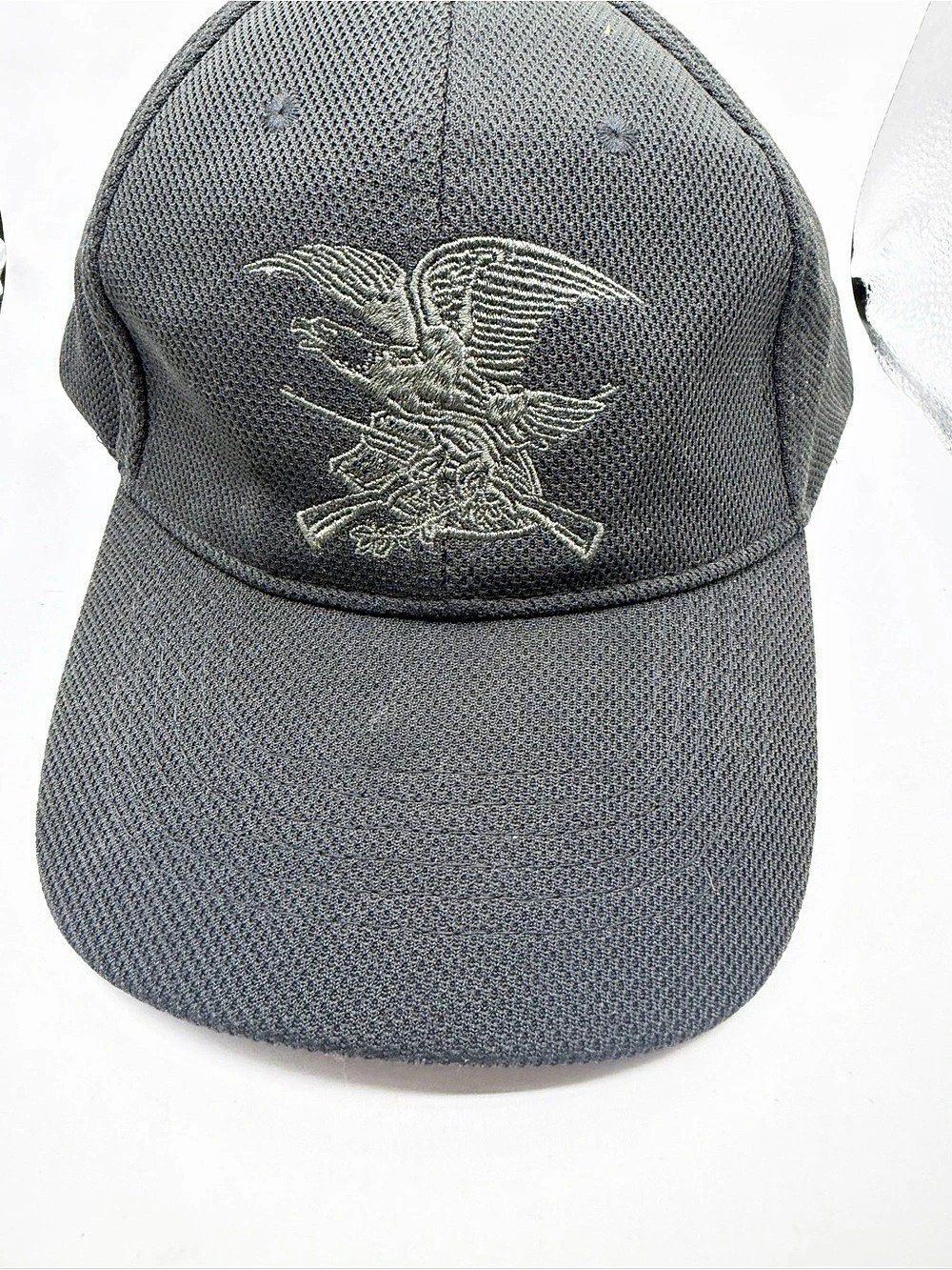 Eagles Wings Embroidered Eagle Baseball Cap in Black